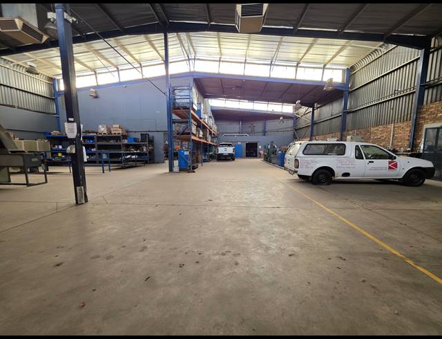 3,168M² WAREHOUSE TO LET IN SELBY